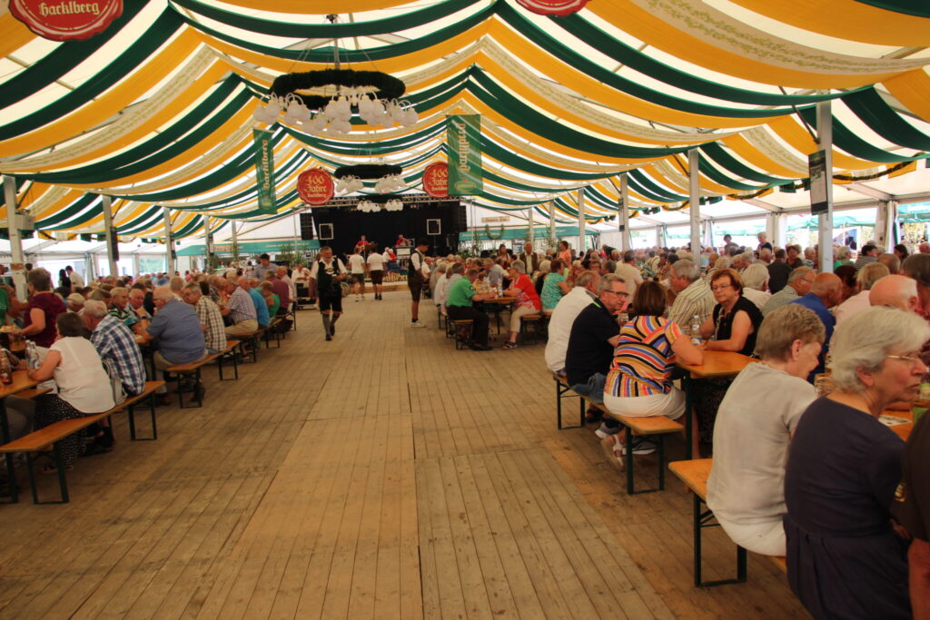 Seniorennachmittag beim Volksfest